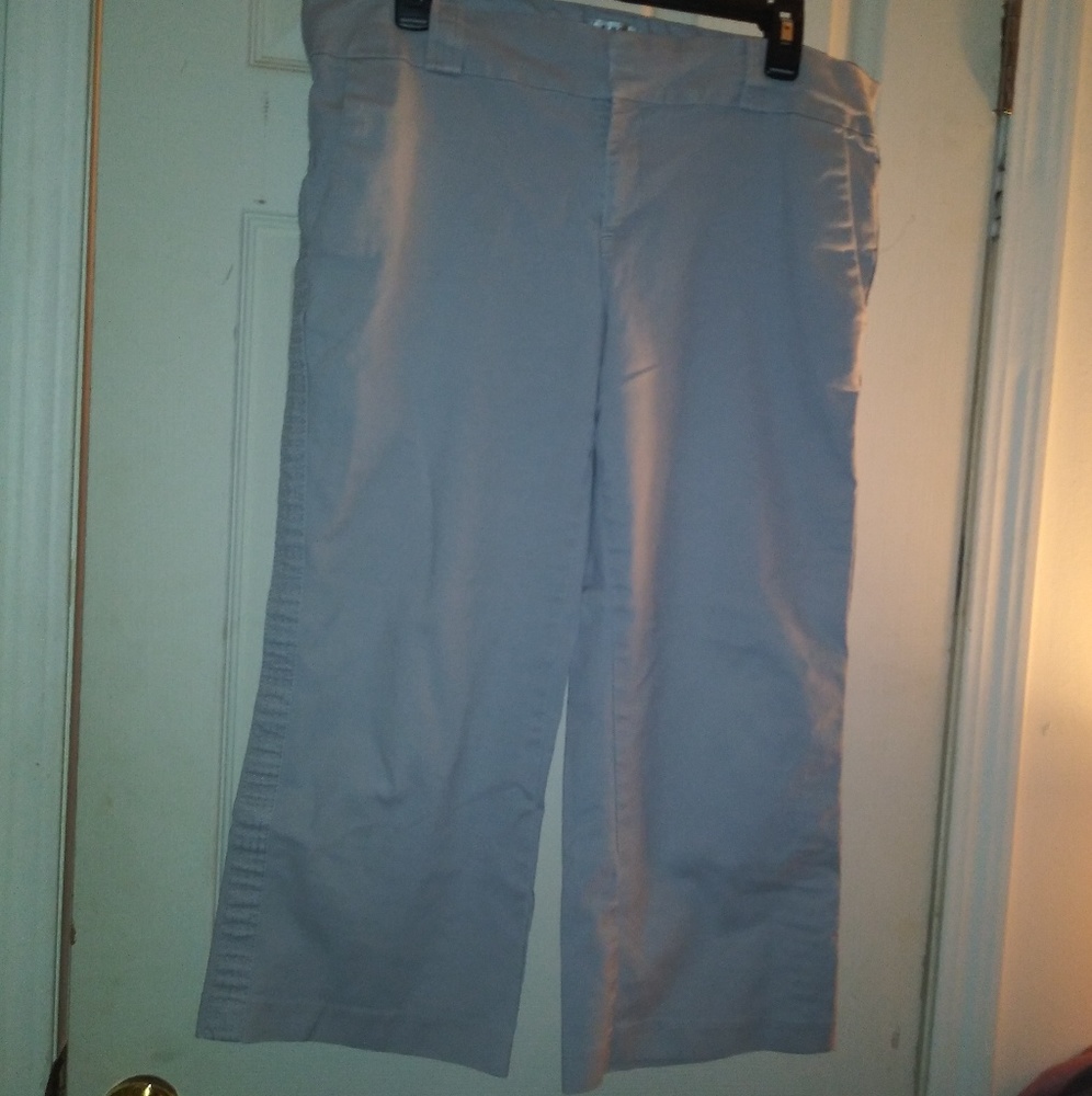 🌸 Capri Pants 🌸